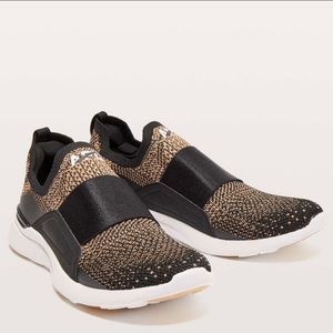 APL Techloom Bliss - Rose gold and black sneakers